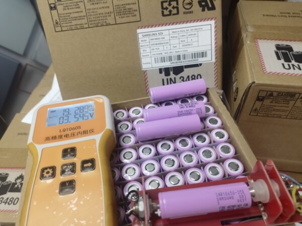 Samsung INR18650-35E High-Capacity Li-ion Cell
