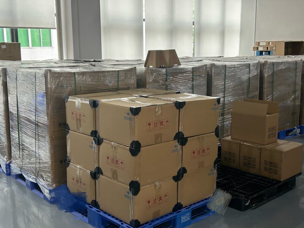 Our well-organized warehouse storing rows of SK On E777 lithium-ion battery cells on blue pallets, wrapped in protective film and secured with green strapping.