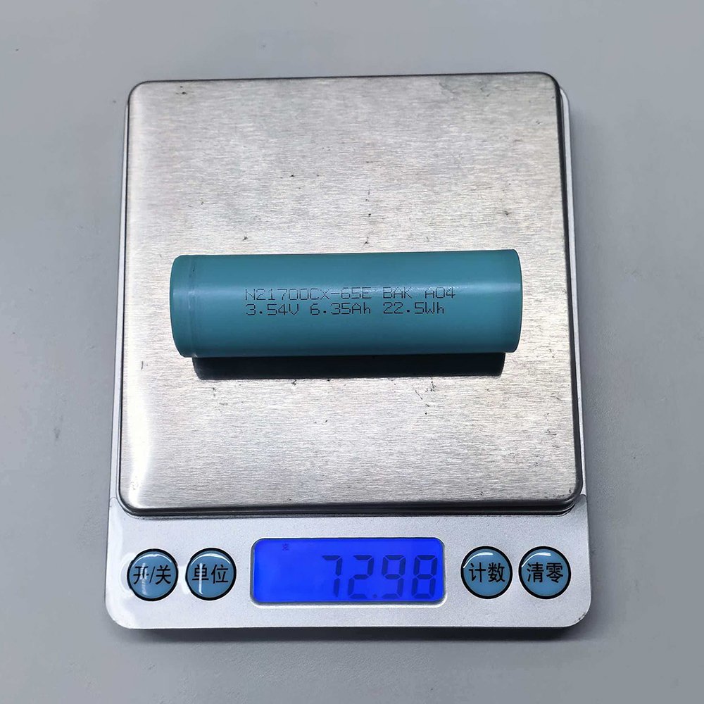 BAK N21700CX-65E 21700 lithium-ion cell weight check on digital scale