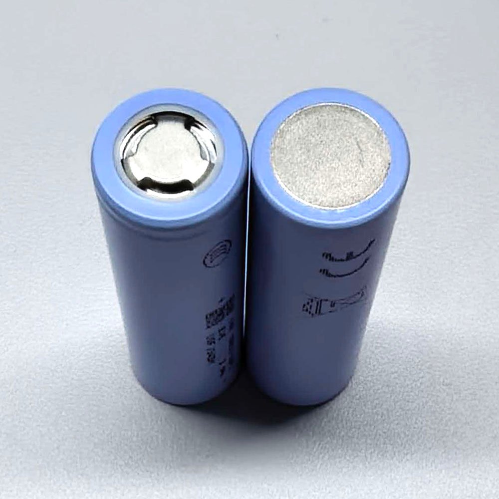 EVE INR18650/30PL 3000mAh 18650 battery showing positive and negative terminals