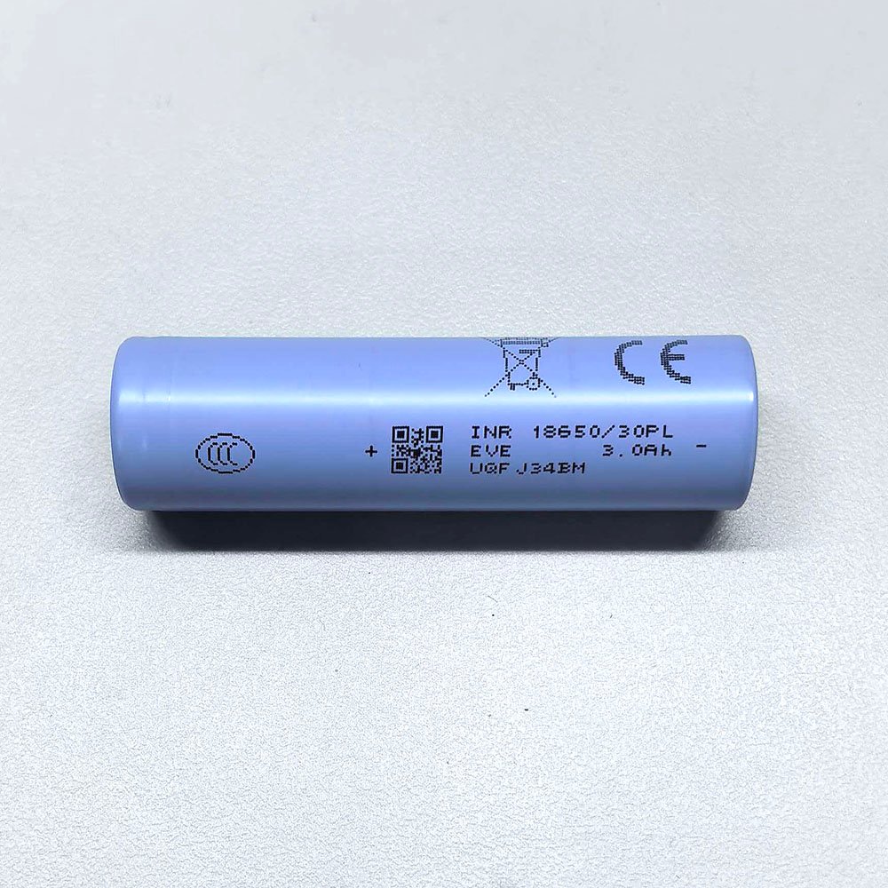 EVE INR18650/30PL 3000mAh 18650 battery cylindrical Li-ion cell front view