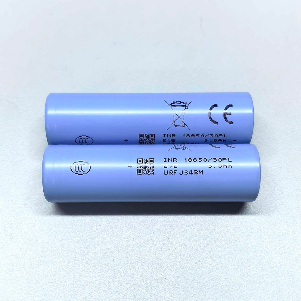 EVE INR18650/30PL 3000mAh 18650 battery cylindrical Li-ion cell front view