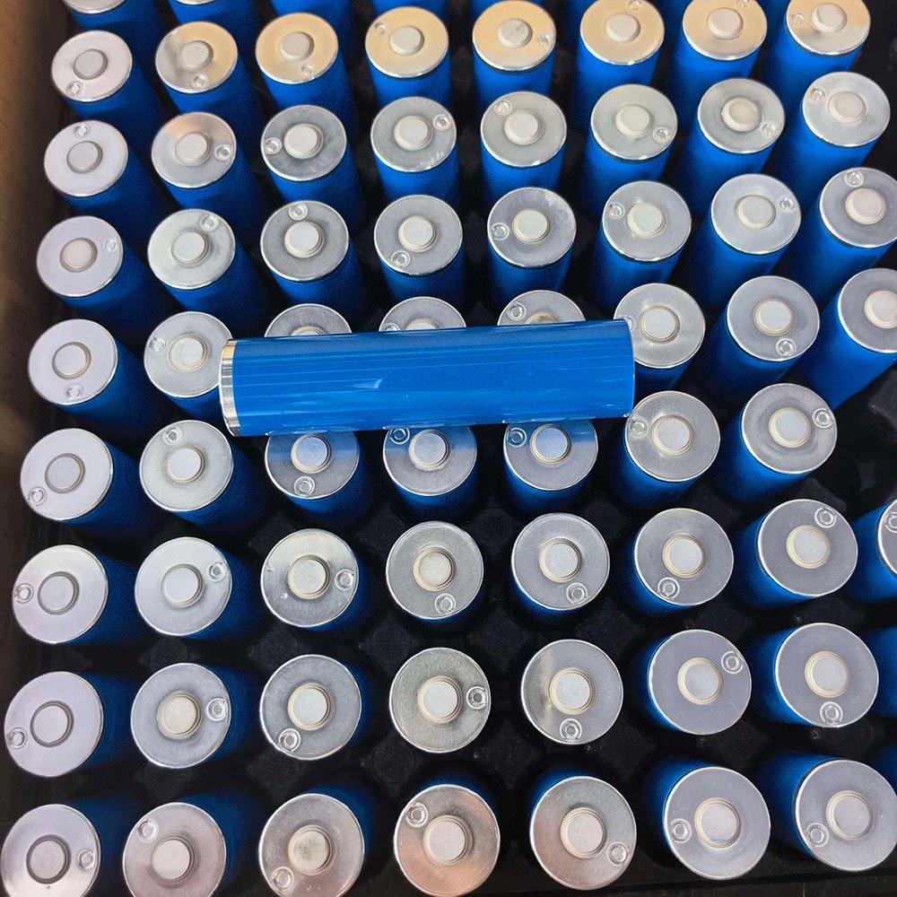 EVE INR26105 10.9Ah 3.63V cylindrical lithium-ion cell