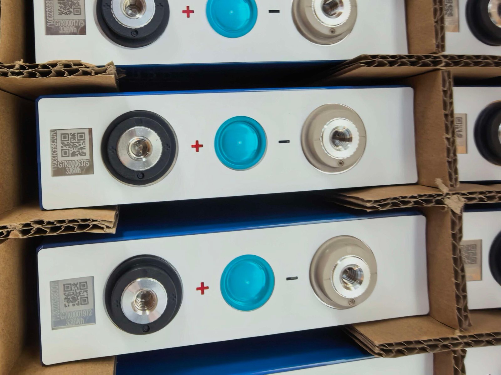 EVE LF105 3.2V 105Ah LiFePO4 Cell – M4/M6, Bulk Stock - Image 6