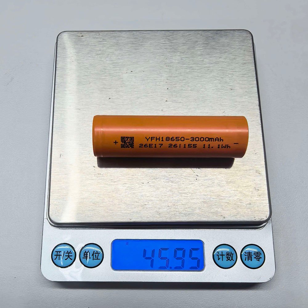 YFH INR18650 30XQ 18650 lithium-ion cell weight check on digital scale